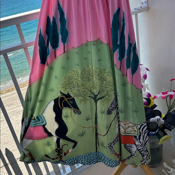 Maxi Dress with a floral Artistic Print - Picture 9 of 10